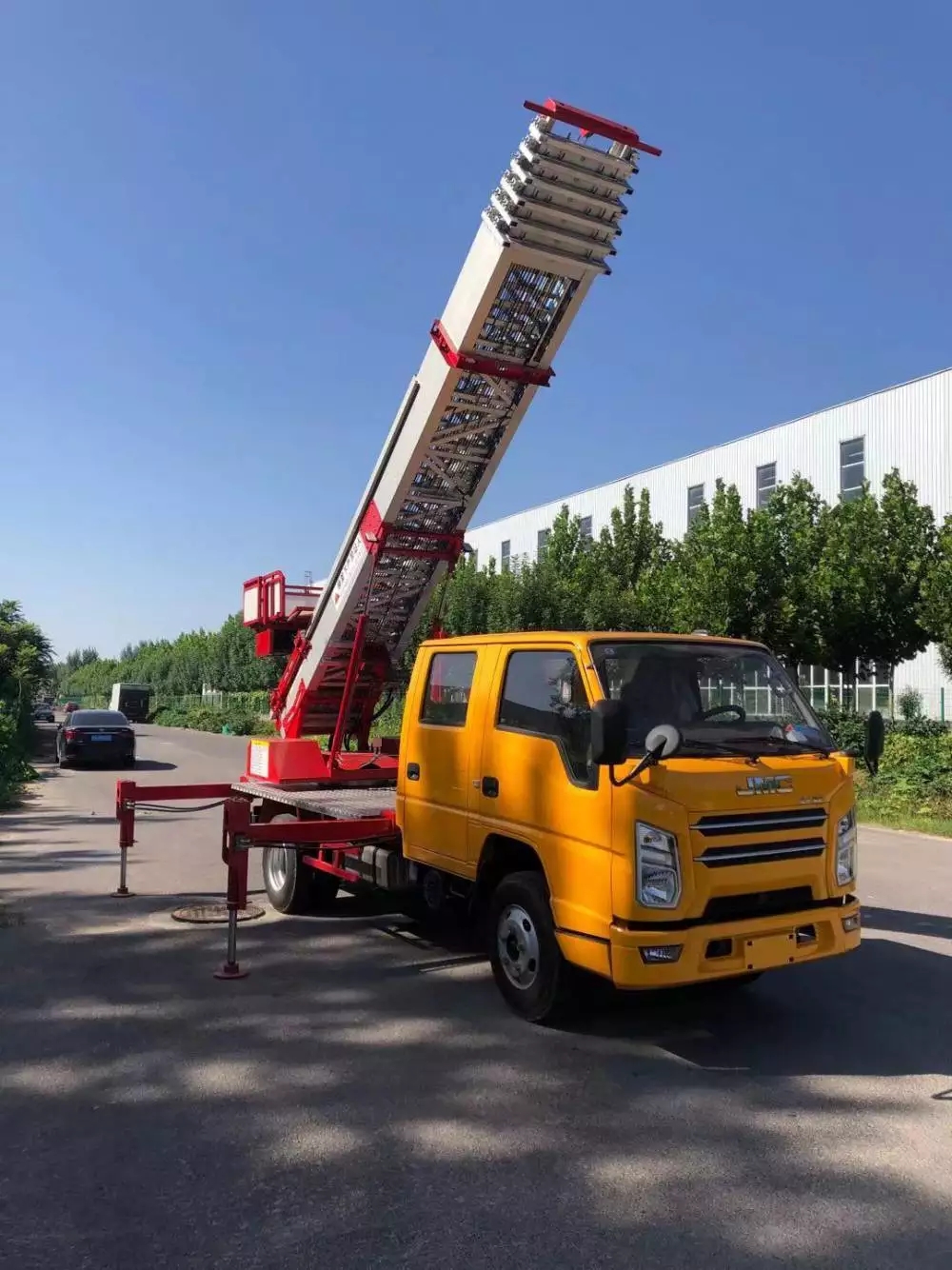 任县附近的云梯车出租服务：轻松解决高空作业需求