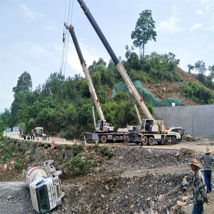 任县汽车掉沟里叫吊车救援要多少钱